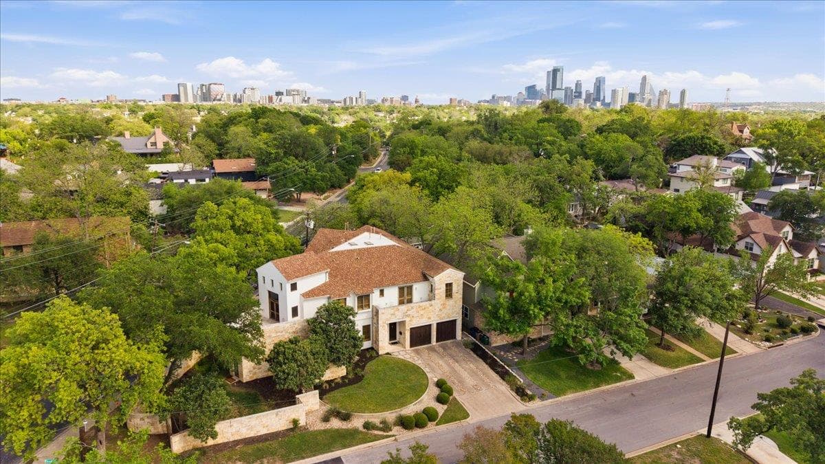 Bird's eye view of skyline and a tree filled land